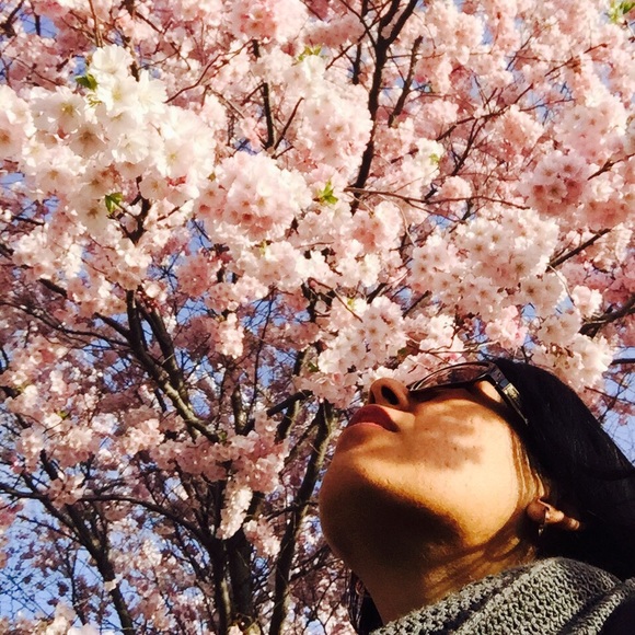 Meet your Posher, Sara - Picture 1 of 3